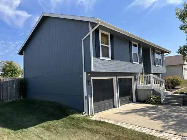 1806 SW Valley View DR, Topeka, KS 66615