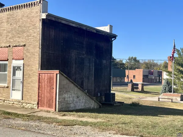 210 S Union ST, Mclouth, KS 66054-9999