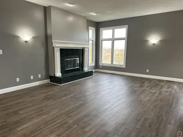 9740 SW Deer Trail ST, Topeka, KS 66610