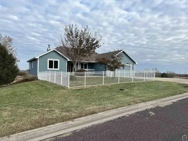 9740 SW Deer Trail ST, Topeka, KS 66610