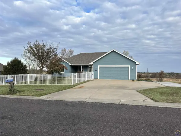 9740 SW Deer Trail ST, Topeka, KS 66610