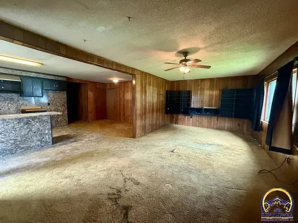 710 N 8th St, Hiawatha, KS 66434