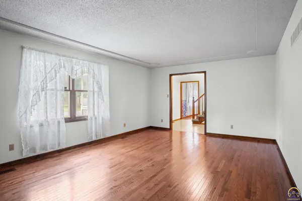 5930 SW 23rd TER, Topeka, KS 66614