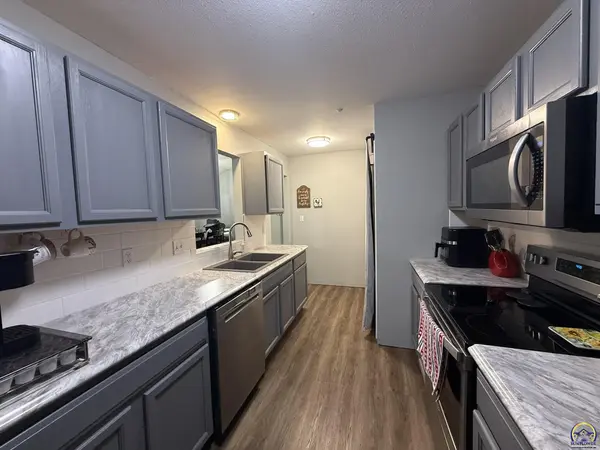 7230 SW 23rd CT, Topeka, KS 66614