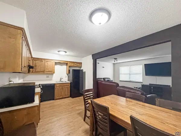 3120 SW Randolph AVE, Topeka, KS 66611