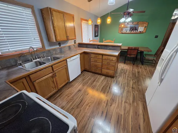 107 W Lake St, Silver Lake, KS 66539