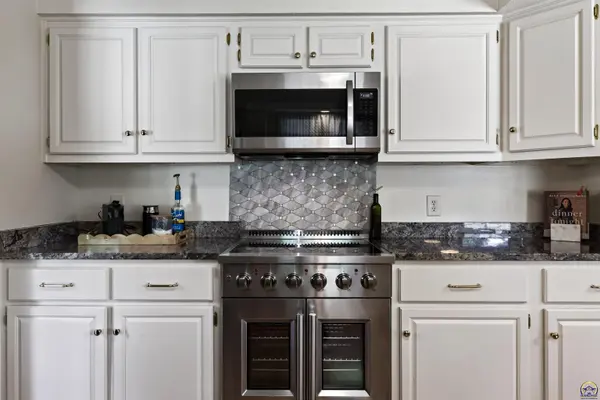 3949 SW Parlington RD, Topeka, KS 66610