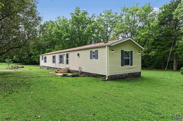 2045 SE 85th St, Topeka, KS 66409