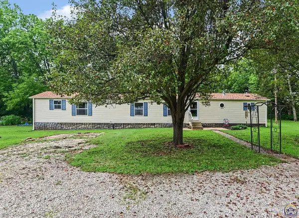 2045 SE 85th St, Topeka, KS 66409