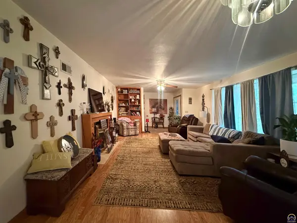 253 Market, Osage City, KS 66523