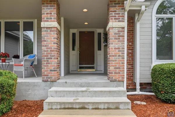 3240 SW Mowbray RD, Topeka, KS 66614