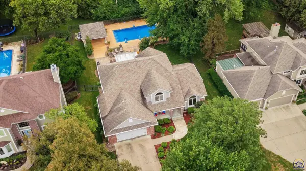 3240 SW Mowbray RD, Topeka, KS 66614
