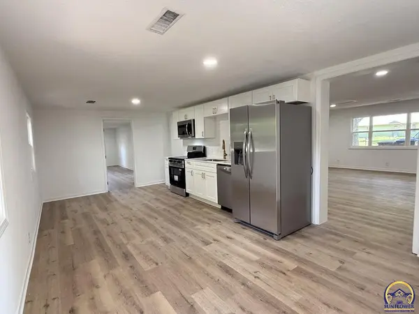 210 SW Sanneman DR, Topeka, KS 66609