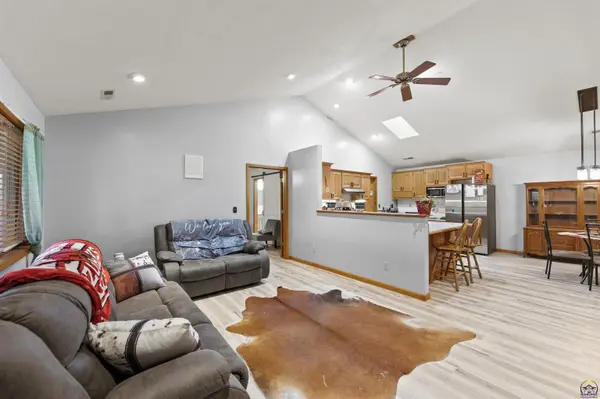 11200 Topeka AVE, Carbondale, KS 66414