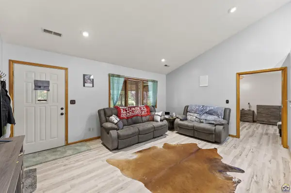 11200 Topeka AVE, Carbondale, KS 66414