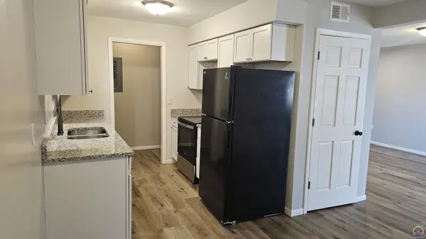 3400 SW Burnett RD, Topeka, KS 66614