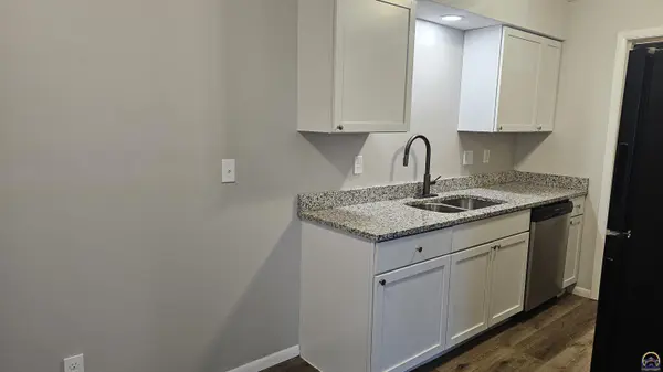3400 SW Burnett RD, Topeka, KS 66614