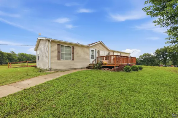 16674 S RD, Mayetta, KS 66509-8647