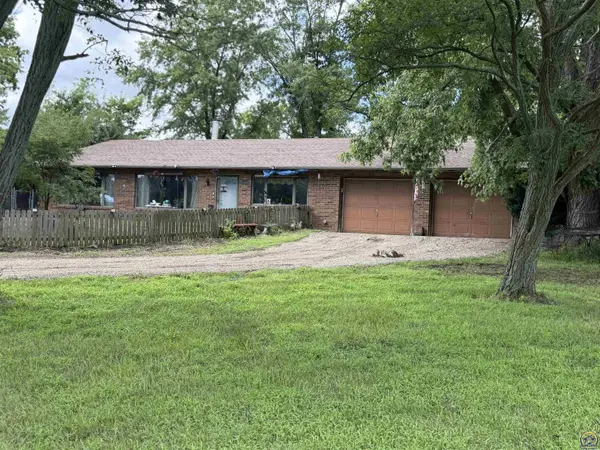 10021 SE Shadden RD, Overbrook, KS 66524