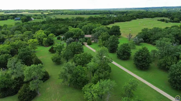10021 SE Shadden RD, Overbrook, KS 66524