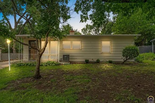 915 SW 31st Ter, Topeka, KS 66611