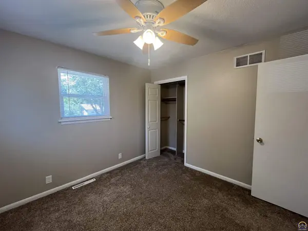 2008 Maplecrest Dr, Emporia, KS 66801
