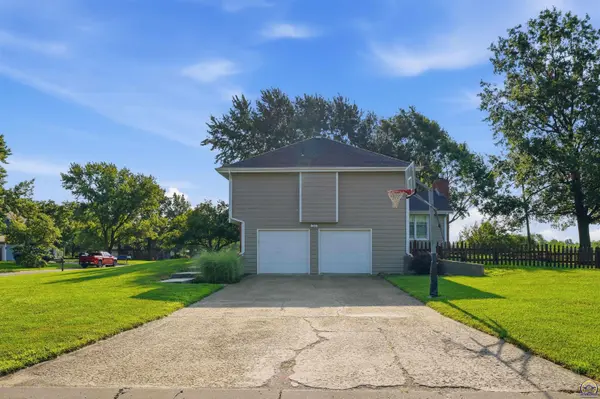 4025 SE 34th TER, Topeka, KS 66605