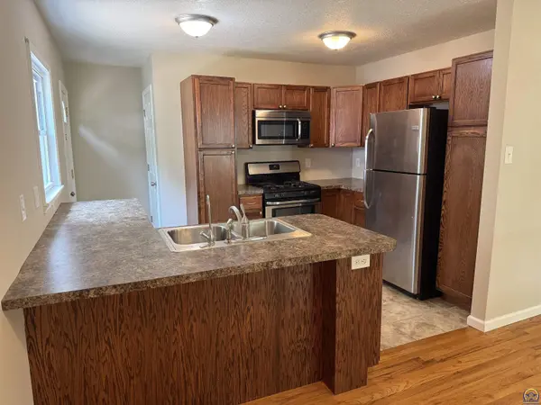 3504 SE 9th St, Topeka, KS 66607
