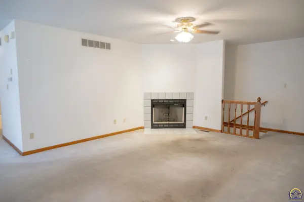 5405 SW Reeder ST, Topeka, KS 66604