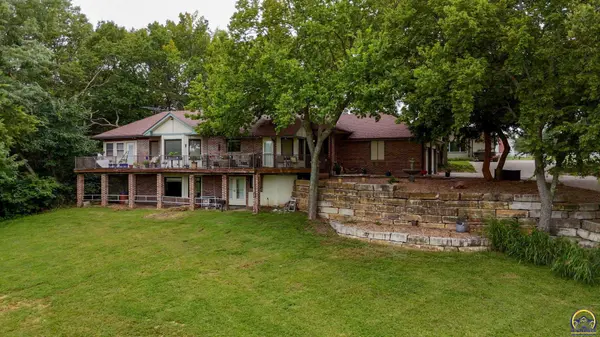4343 SE West Edge RD, Topeka, KS 66609