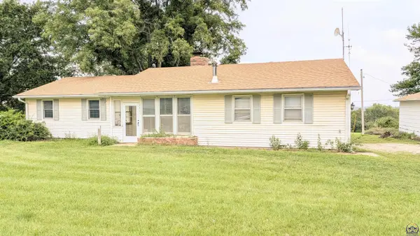 22555 Sunset Dr, Vassar, KS 66543-9138