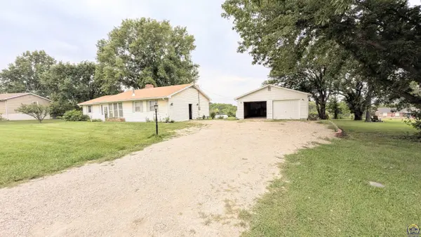22555 Sunset Dr, Vassar, KS 66543-9138