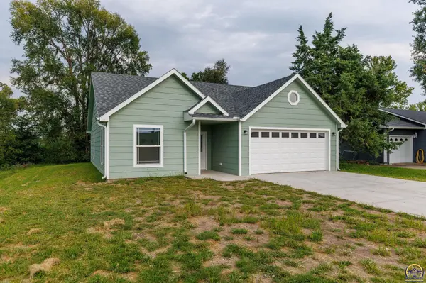 130 Sunset LN, Maple Hill, KS 66507