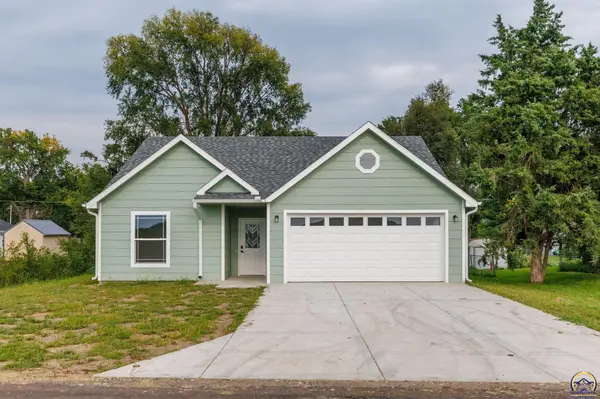 130 Sunset LN, Maple Hill, KS 66507