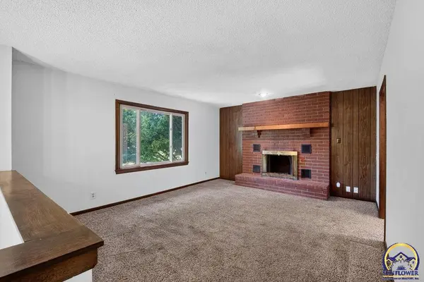 672 High View RD, Meriden, KS 66512