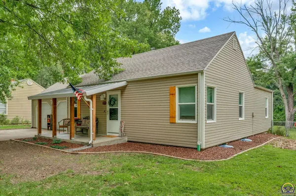2202 SW Moundview DR, Topeka, KS 66614