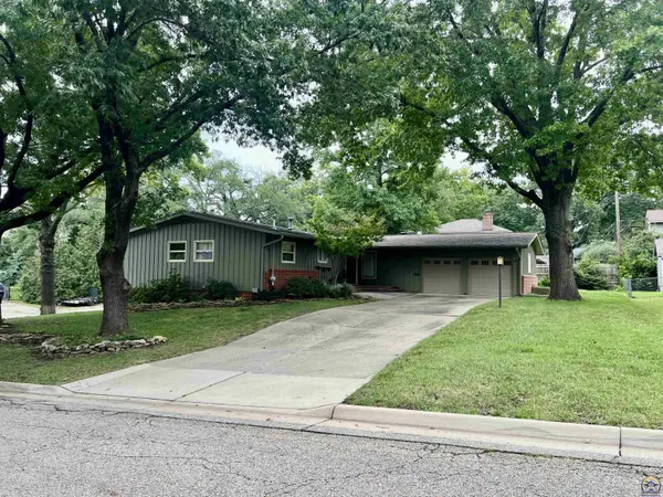 2860 SW Plass AVE, Topeka, KS 66611