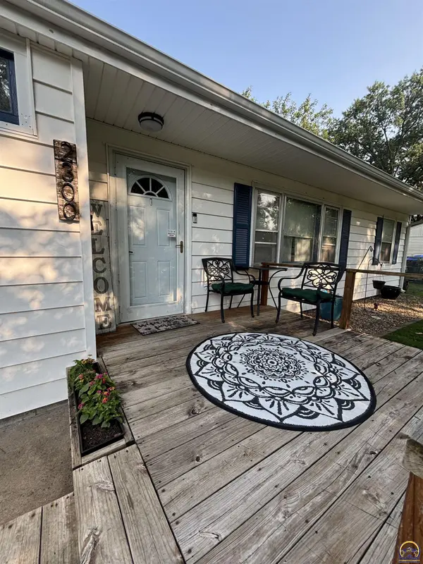 2300 SW Indian Trail, Topeka, KS 66614