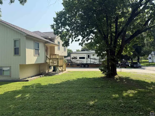 508 10th St, Valley Falls, KS 66088