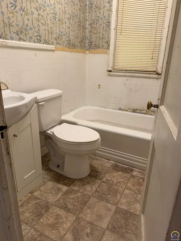 2121 SE Pennsylvania AVE, Topeka, KS 66605