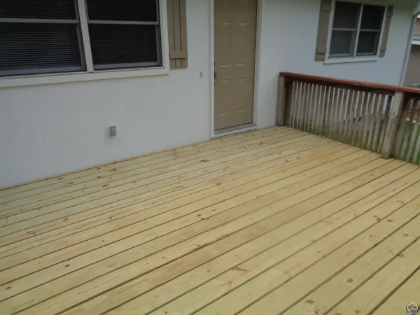 3633 SW 38th TER, Topeka, KS 66610