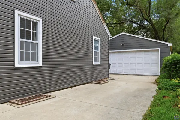 1012 SW Watson AVE, Topeka, KS 66604