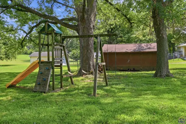 3022 NW Rochester RD, Topeka, KS 66617