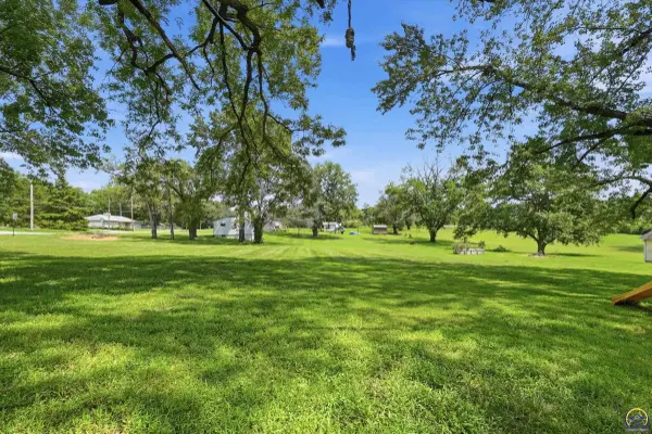 3022 NW Rochester RD, Topeka, KS 66617