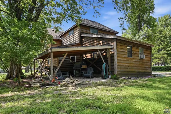 3022 NW Rochester RD, Topeka, KS 66617