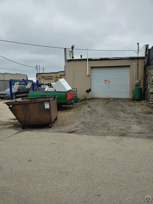 203 E Front St, Perry, KS 66073