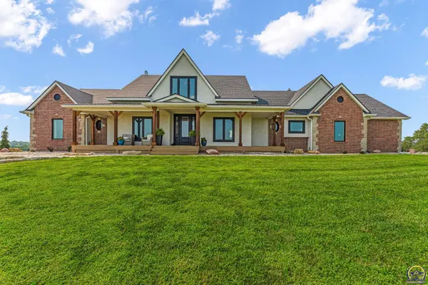 5721 NW Humphrey RD, Topeka, KS 66618