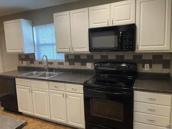 2424 SW Mission AVE, Topeka, KS 66610
