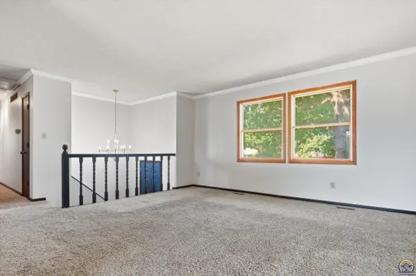 2724 SW Tutbury Town RD, Topeka, KS 66614