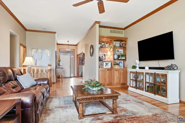 7702 SW 27th ST, Topeka, KS 66614
